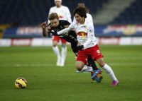 Philipp Netzer (Altach) und Takumi Minamino (RBS) (c) GEPA Roittner