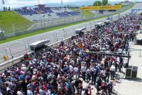 Fans drängen sich beim Pit-Walk (c) Chris Maier