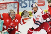 Leland Irving (Bozen) und Chris VandeVelde (EC RBS) (c) GEPA pictures Mathias Mandl