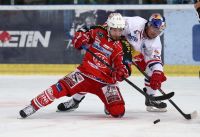 Thomas Koch (KAC) und Evan Brophey (EC RBS) (c) GEPA.jpg