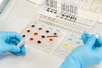 Blutspenden wird anlaysiert (c) Österreichisches Rotes Kreuz Kopie.jpeg