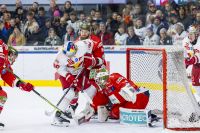 Mario Huber (EC RBS), Dylan Diperna und Sam Harvey (Bozen) (c) GEPA pictures Karpaviciute