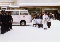 Segnung des Rettungswagens in Mauterndorf 1973 (c) Rotes Kreuz Salzburg