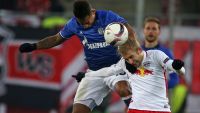 Dennis Aogo (Schalke) und Konrad Laimer (RBS) (c) GEPA pictures Thomas Bachun.jpg