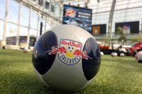 Die Dose spielt Fussball (c) Laux.jpg